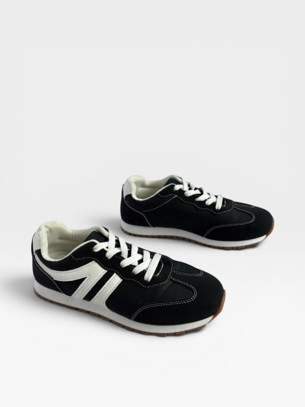 Black White Retro Sneakers Lace Up Athletic Casual Shoes Gum Sole Size 7.5 - Picture 7 of 11